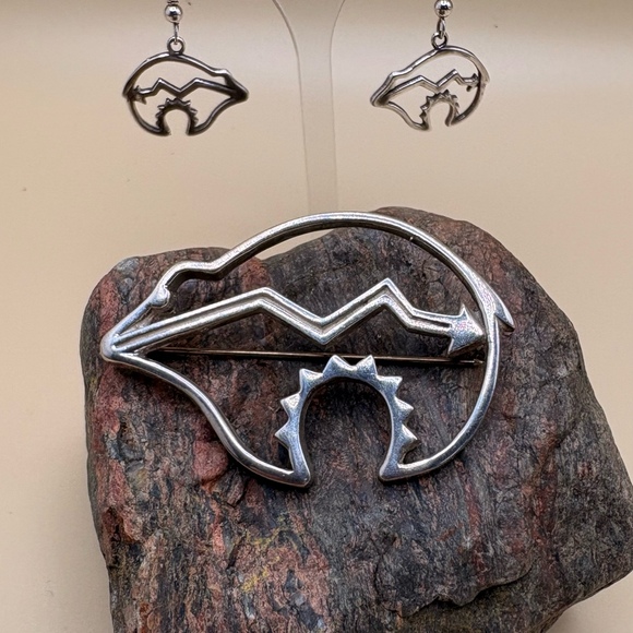 Native American Spirit Bear pin and matching earrings - Picture 3 of 4